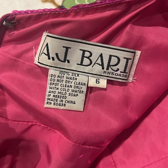 A.J. BARI 80s vintage pink sequin halter dress. 100% silk lining. - Picture 5 of 5